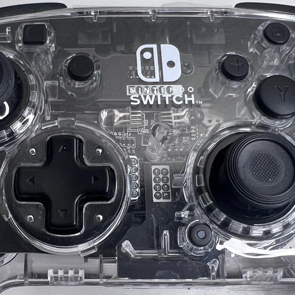 Nintendo Switch Controller - Picture 2 of 3